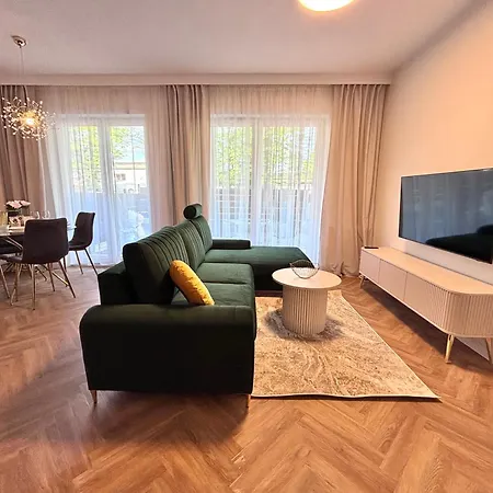 White Glove Deluxe Nowe Zatorze Apartment *