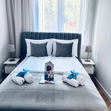 White Glove Deluxe Nowe Zatorze Apartment *